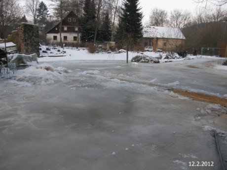 ledovka v únoru 2012